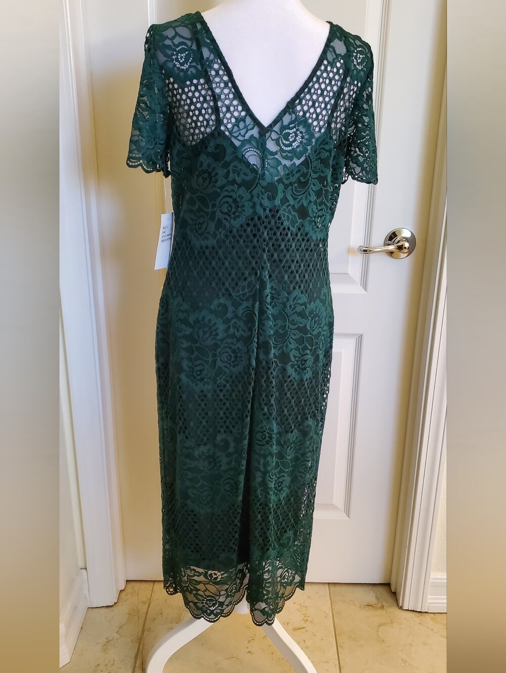 Donna Ricco Dark Green Lace V-Neck Midi Dress